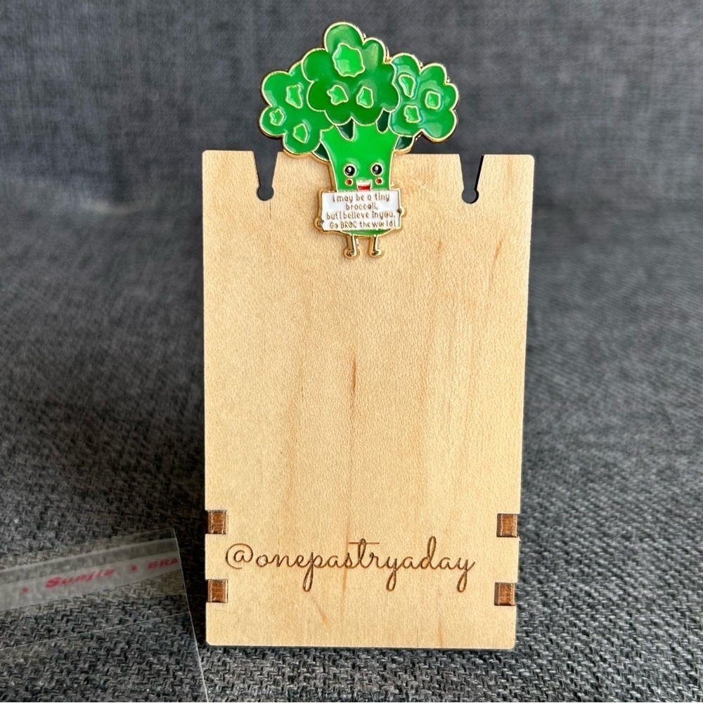 Positive Broccoli Enamel Pin Affirmation Card Set Gold Green - Picture 6 of 17